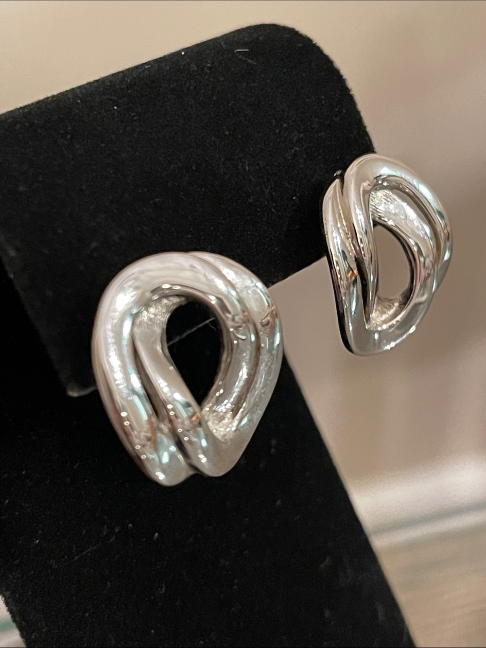 Vintage Monet Double Link Curb Chain Post Silver-tone Earrings - Picture 9 of 15
